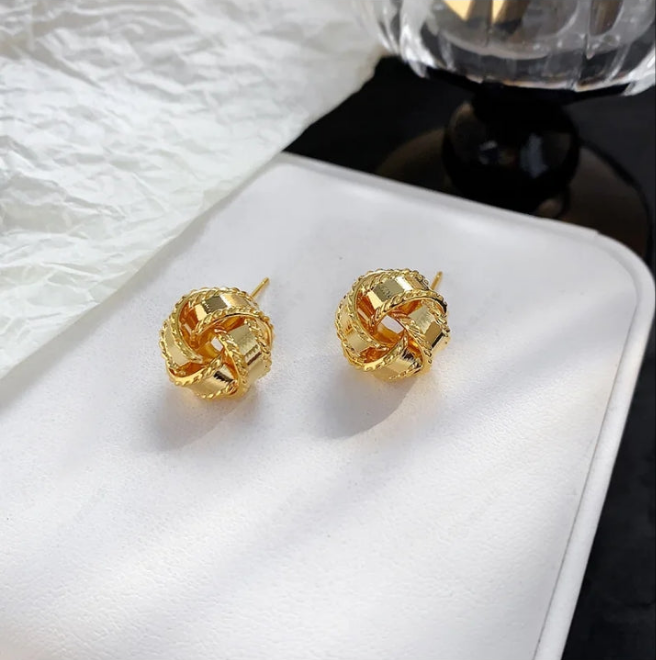 Twisted stud earrings