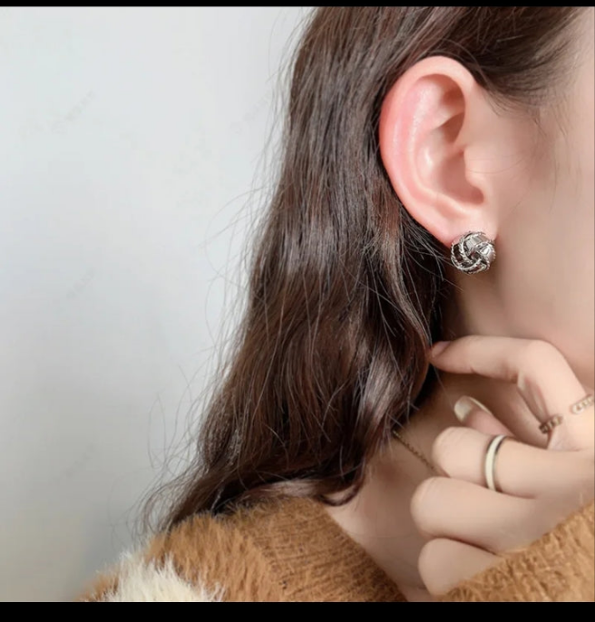 Twisted stud earrings
