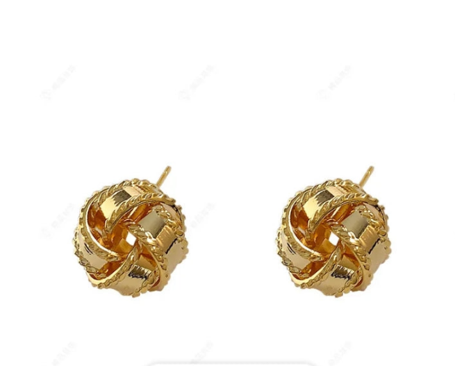 Twisted stud earrings