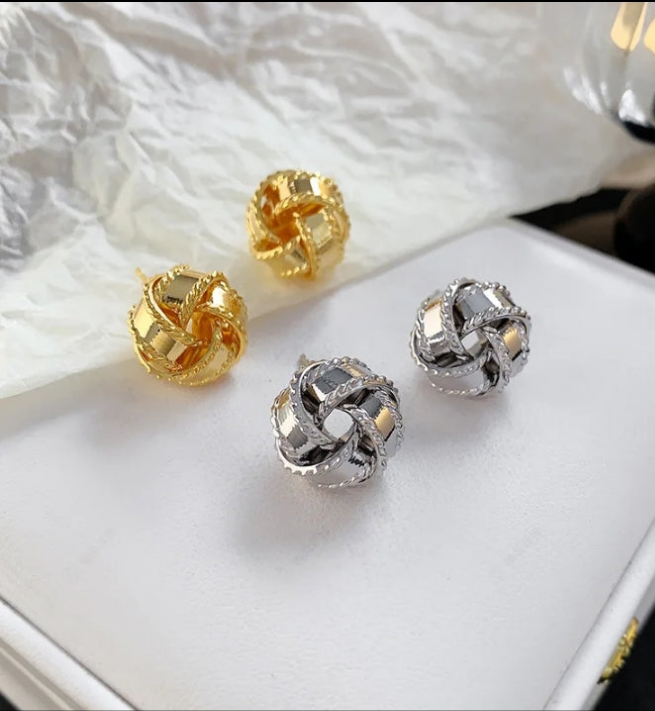 Twisted stud earrings