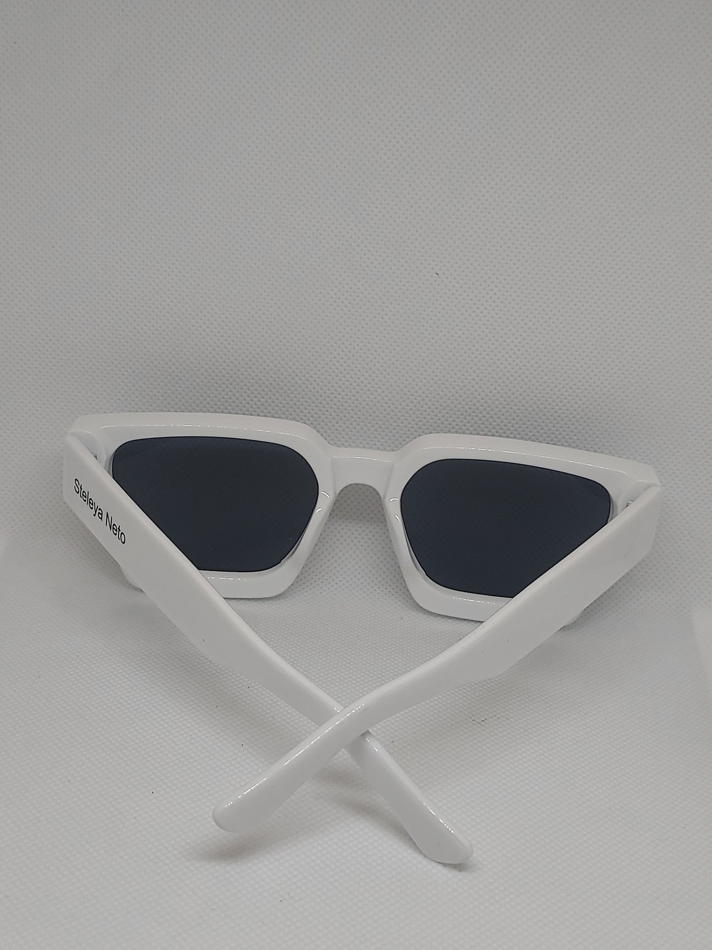 WHITE/BLACK