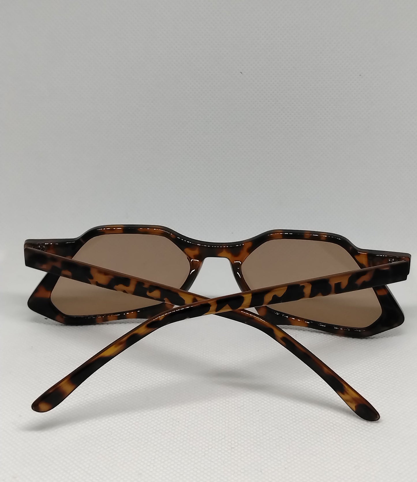 Sunglasses line Brown