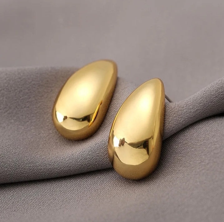 Bottega stud earring