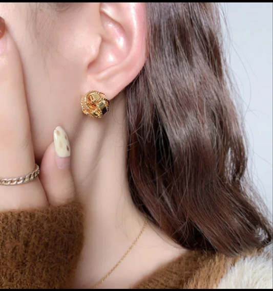 Twisted stud earrings