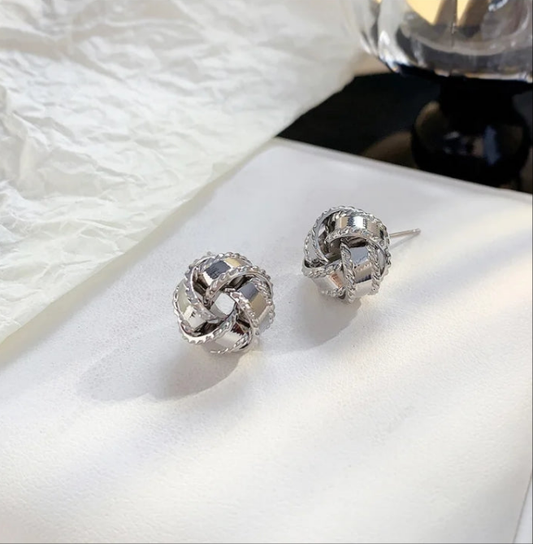 Twisted stud earrings