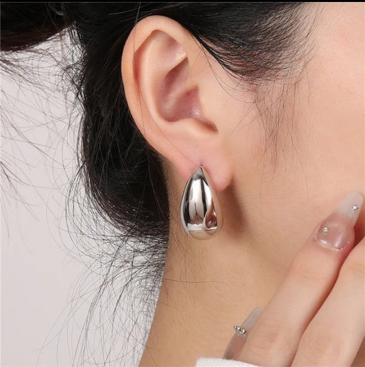 Bottega stud earring